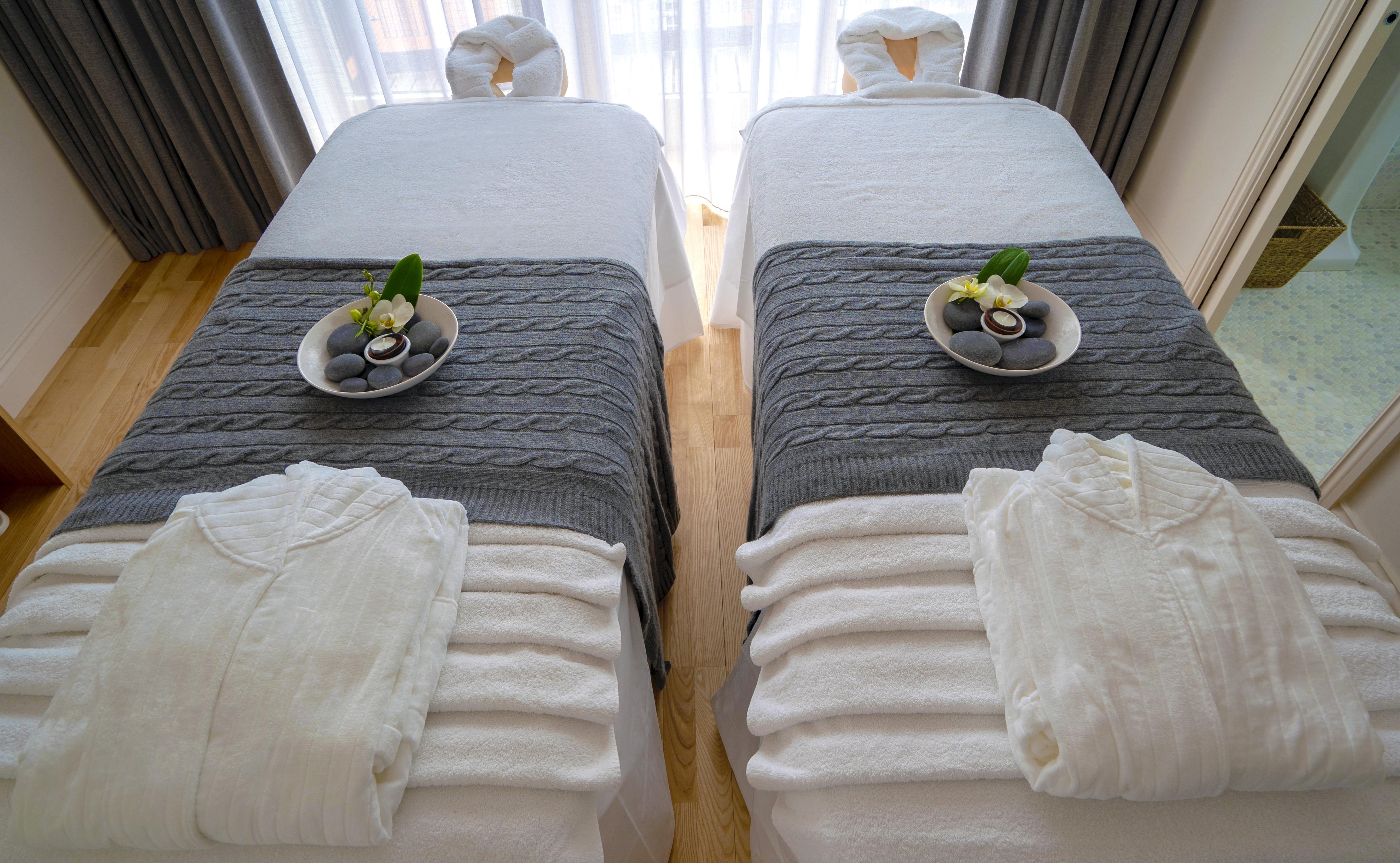 The Roseate Reading Otel Dış mekan fotoğraf Massage beds at a spa