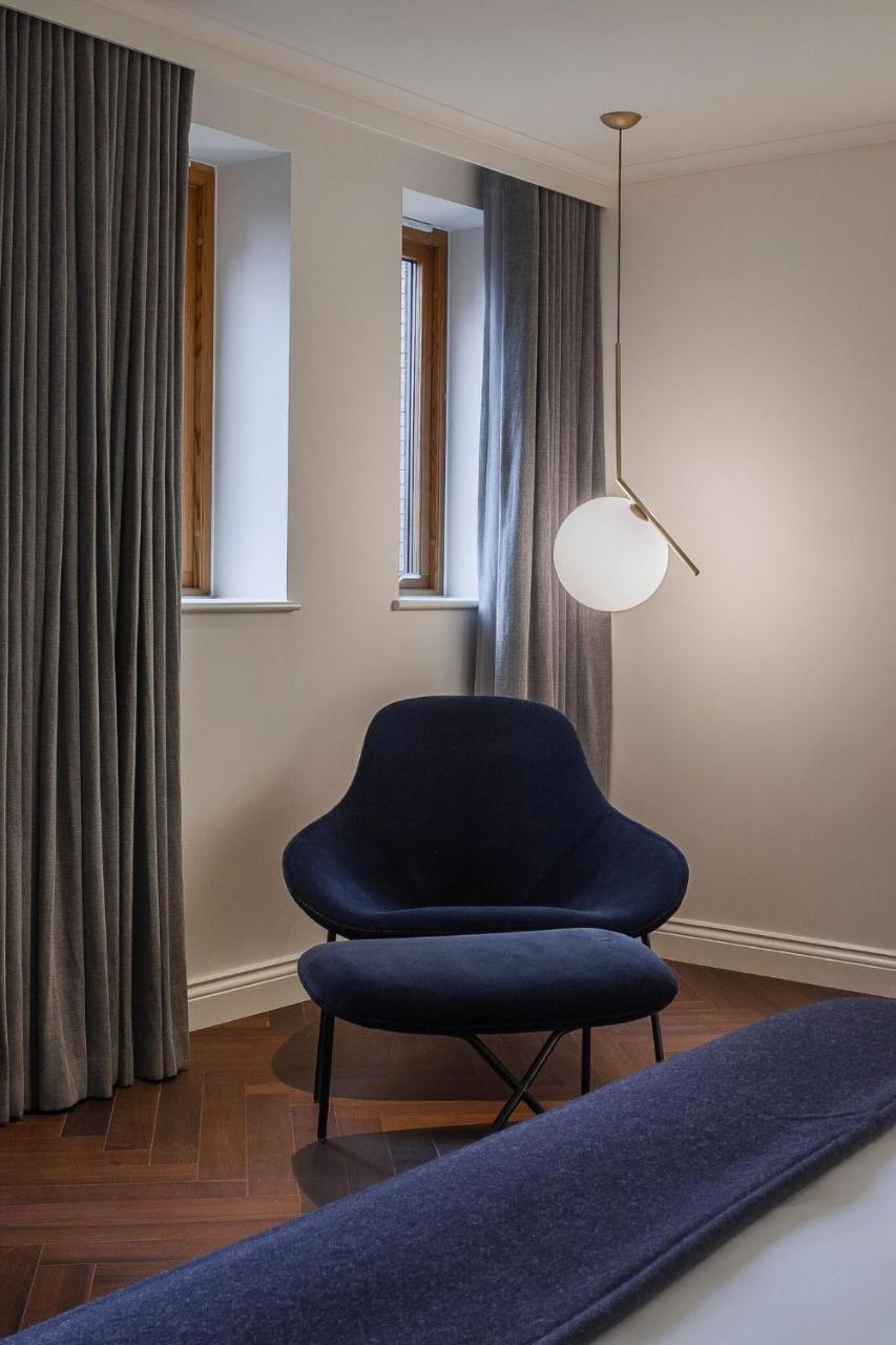 The Roseate Reading Otel Dış mekan fotoğraf Flos ic pendant light