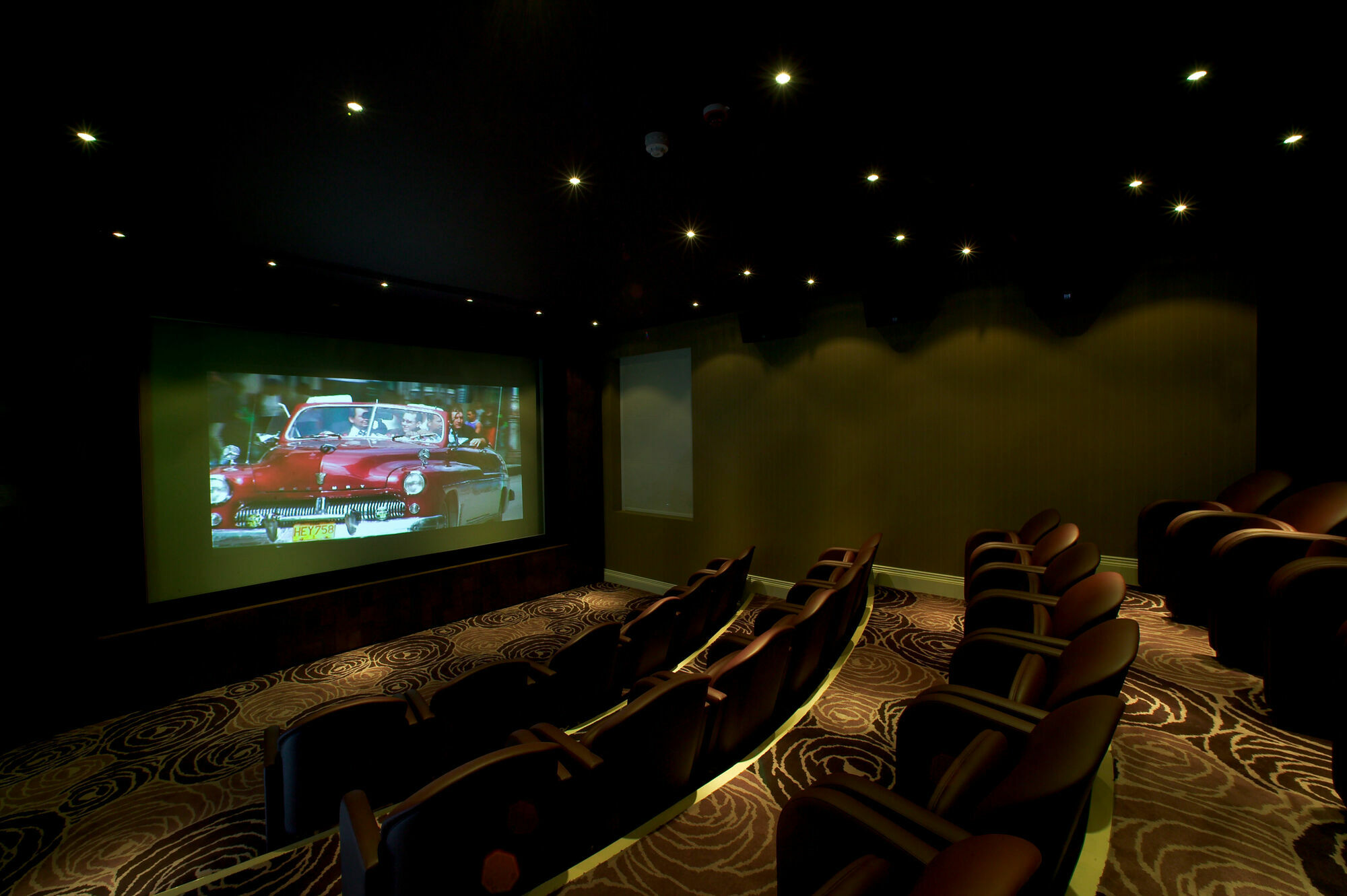 The Roseate Reading Otel Dış mekan fotoğraf A home theater